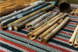 العزف على آلات النفخ الخشبية