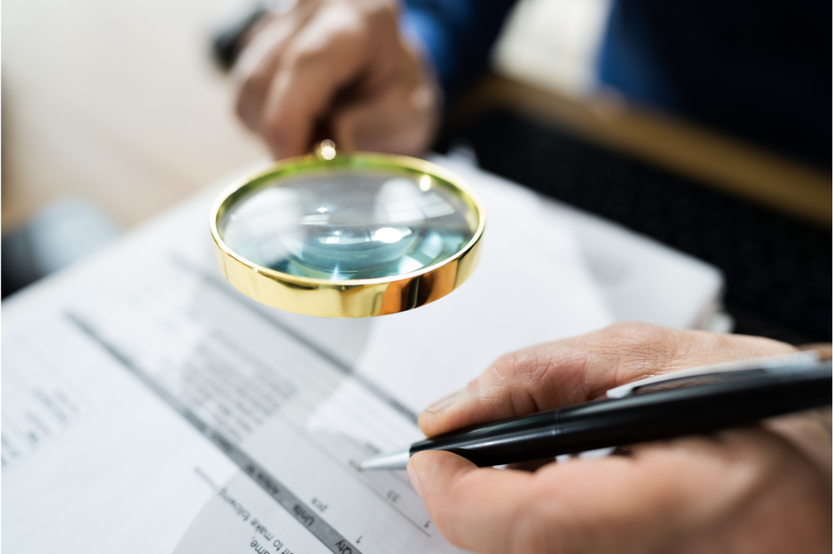 تقنيات كشف التزوير في المستندات والعملات